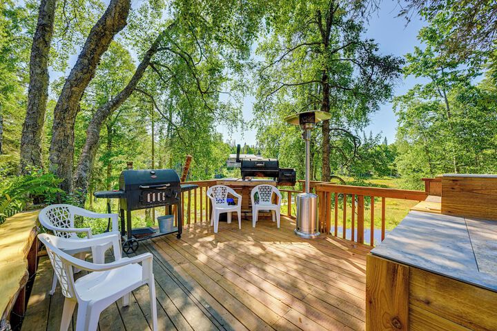 Cozy Kenai Abode w / Private Deck: 5 Mi to Ocean!