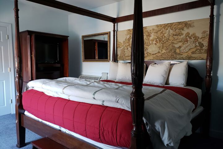 Lowell Inn