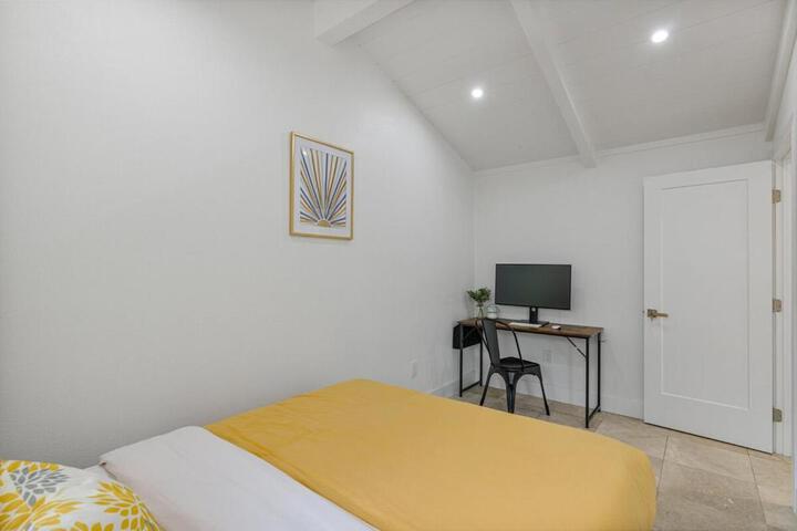 Molivu Homes 3BR - NewRemodel PetFriendly, Yard
