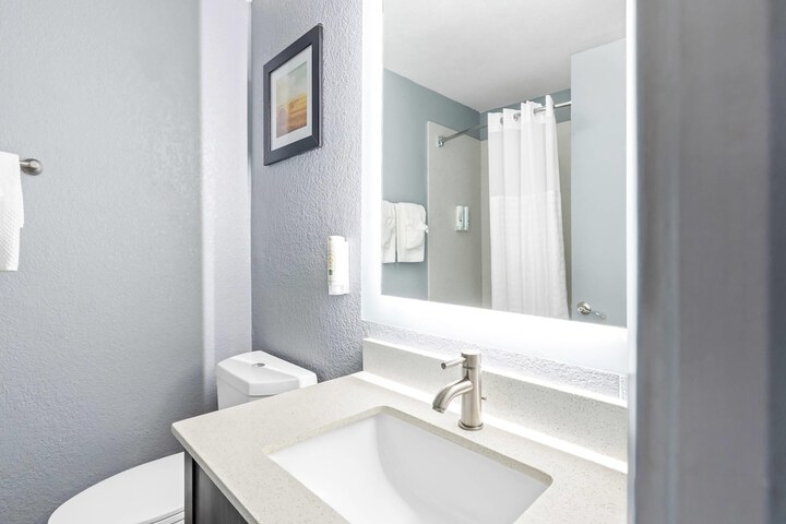 Quality Inn Shawnee North I-40