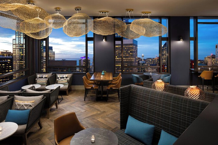 Lounge 51 of 68