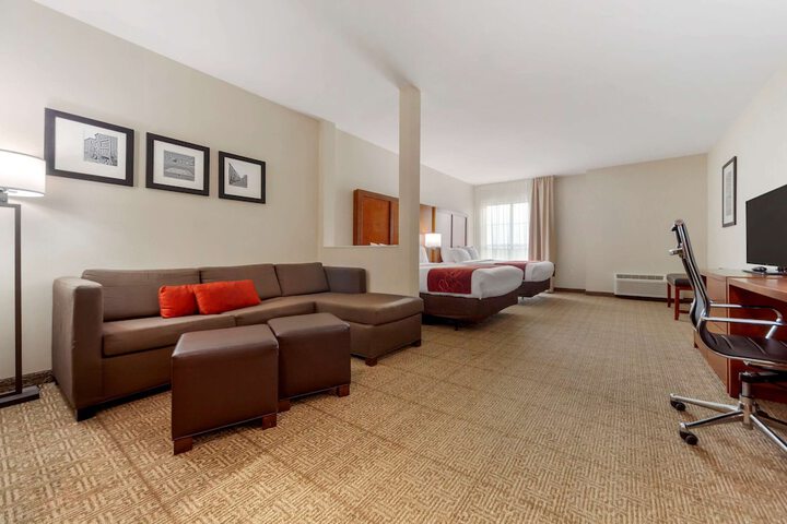 Room 32 of 40