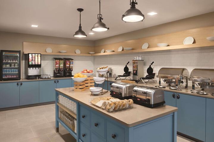 Country Inn & Suites by Radisson Ft. Atkinson, WI