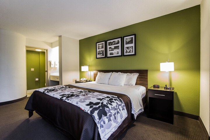 Room 9 of 38