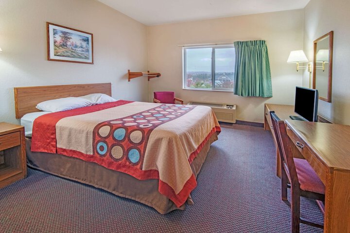 Room 17 of 32