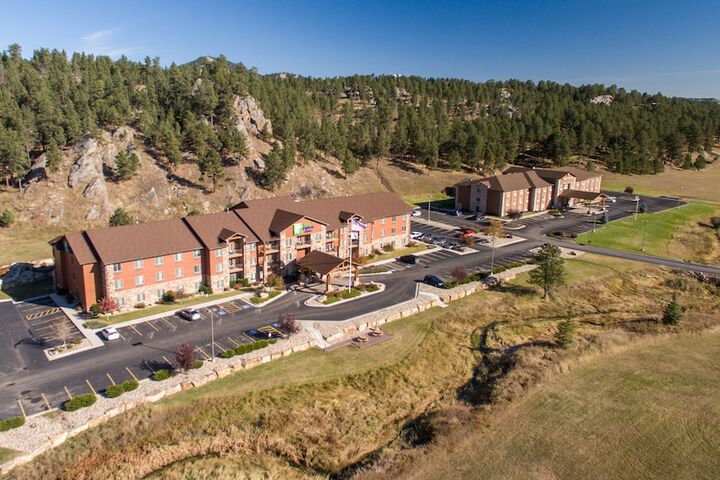 Holiday Inn Express Hotel & Suites Custer by IHG