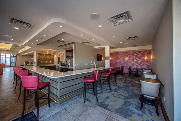 Lounge 61 of 66