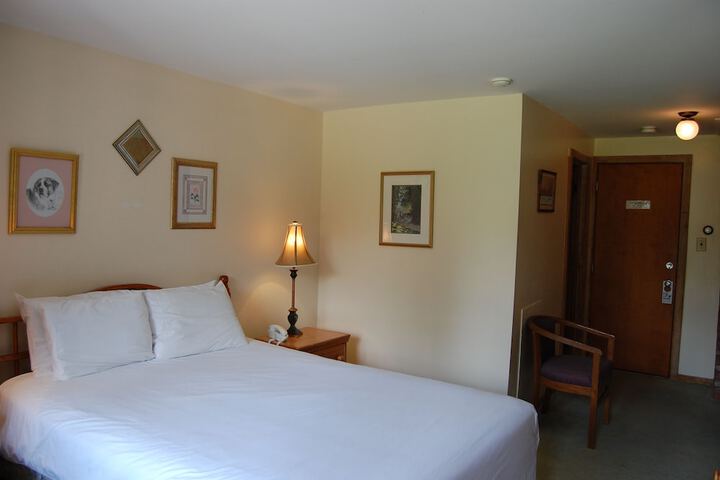 Summit Lodge