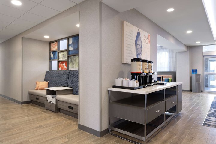 Hampton Inn & Suites St. Charles Old Town Area
