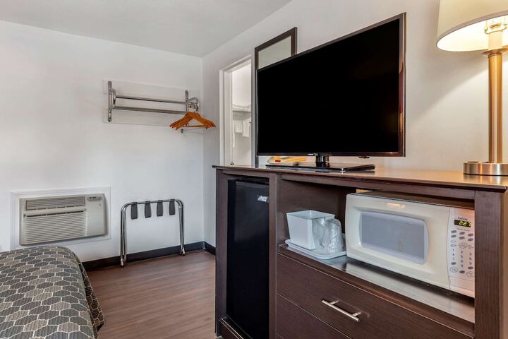 Room 12 of 27