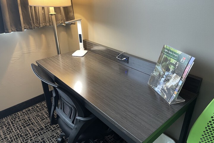 Room 33 of 60