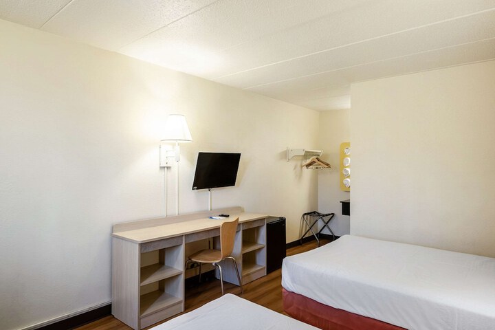 Room 35 of 49