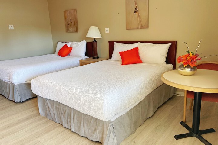 Slumber Lodge Motel