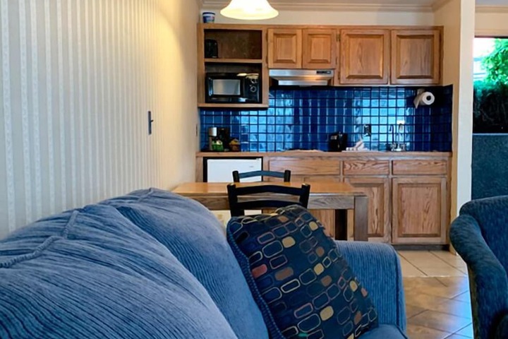 Coachman Inn & Suites