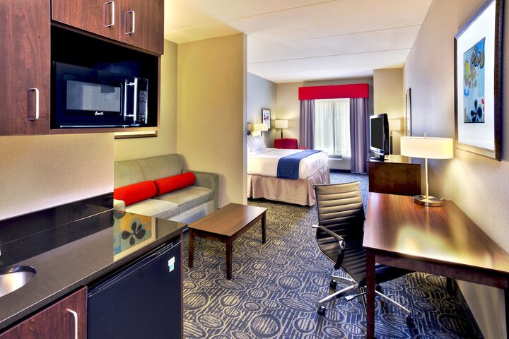 Holiday Inn Express & Suites Oak Ridge by IHG