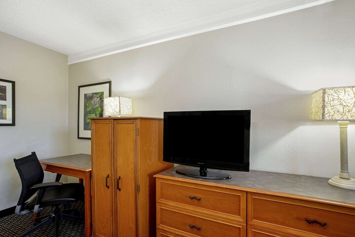 Room 17 of 35