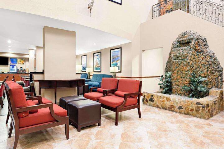 Comfort Suites Tampa Airport North