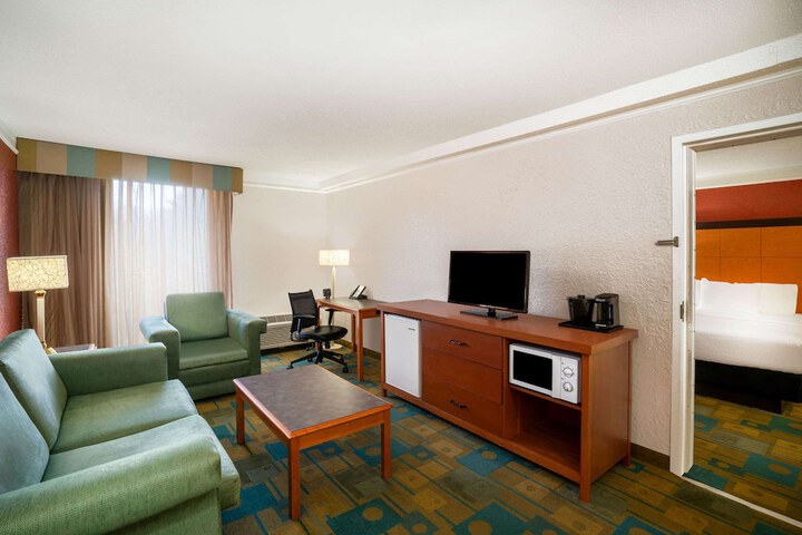 Room 37 of 60