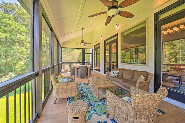 Upscale Family Home w / Dock on Lake Hartwell!