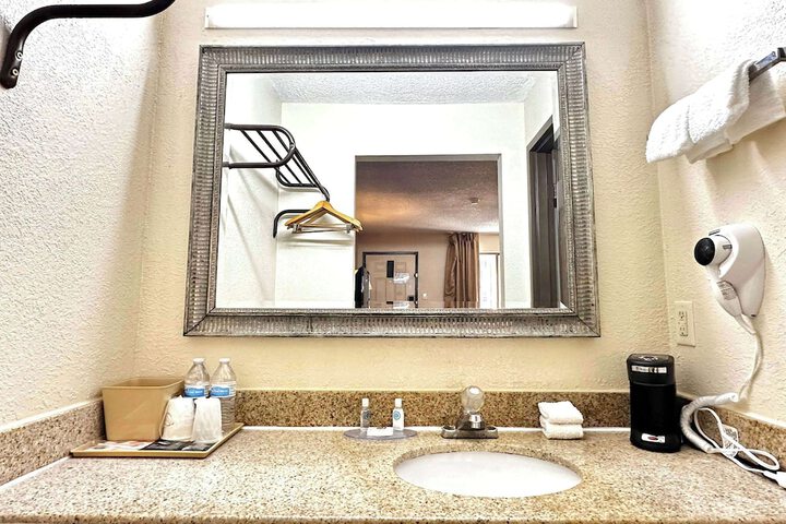 Room 14 of 14