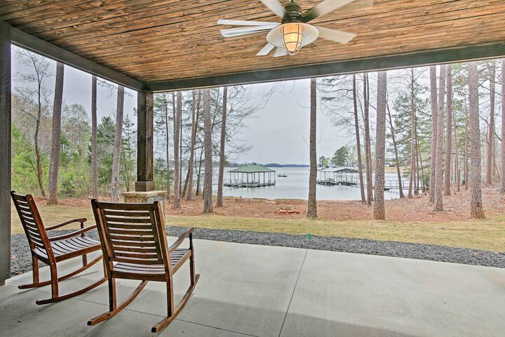 Lake Keowee Home With Balcony & Boat Dock!