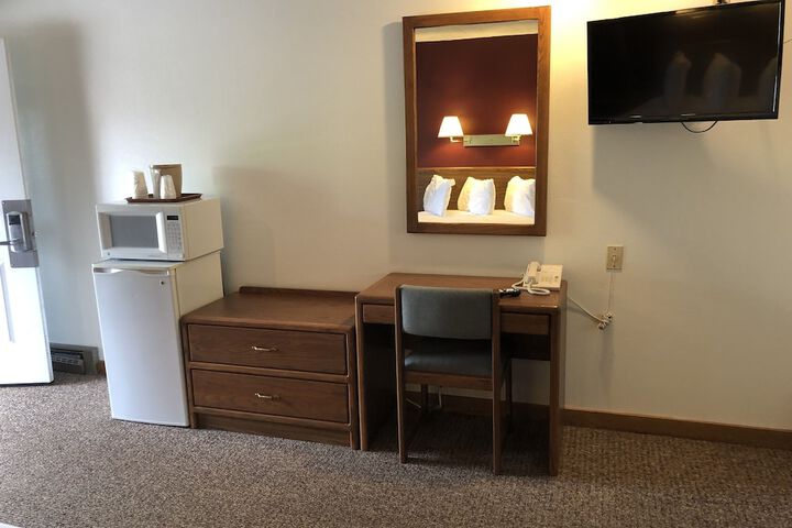 Room 9 of 18
