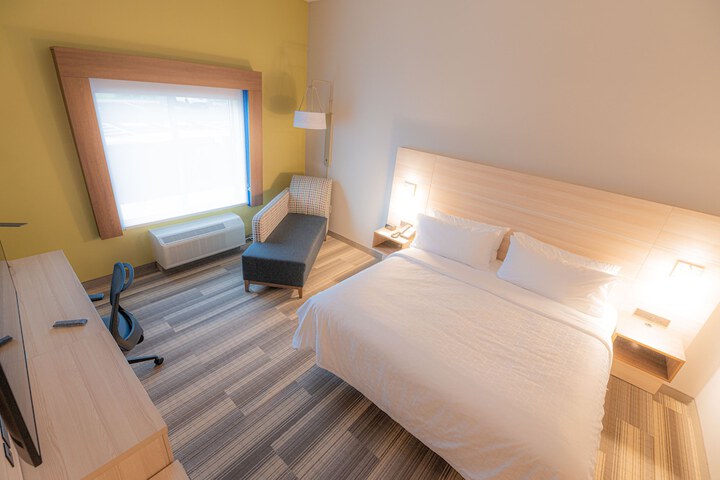 Room 15 of 32