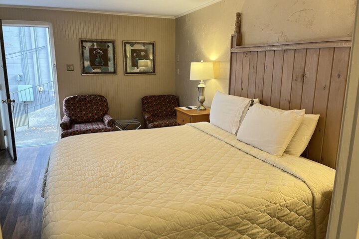Room 42 of 113