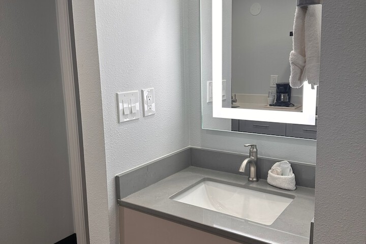 Room 10 of 26
