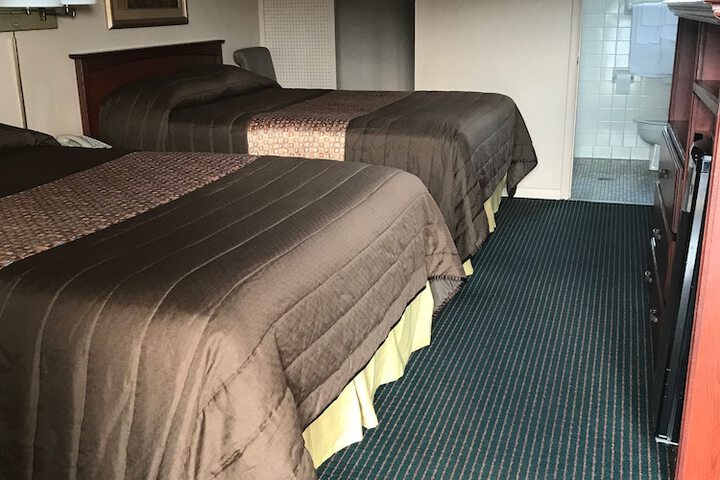 Redwood Inn