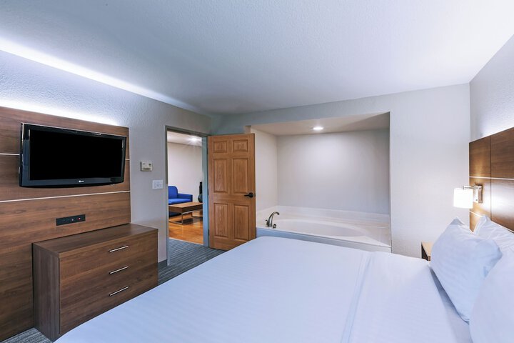Room 25 of 49