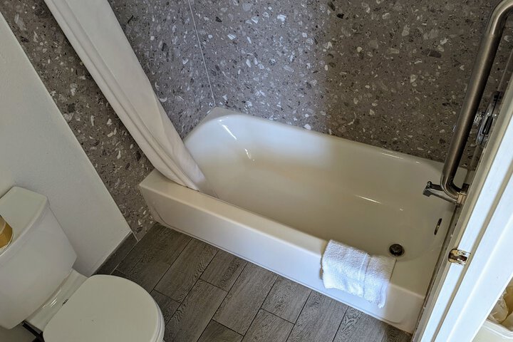 Room 72 of 80