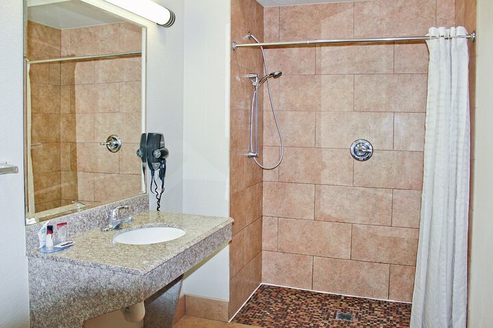 Room 10 of 27