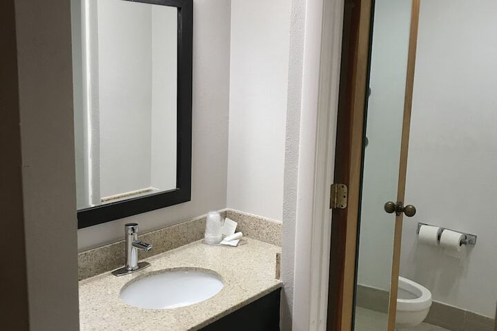 Room 22 of 32