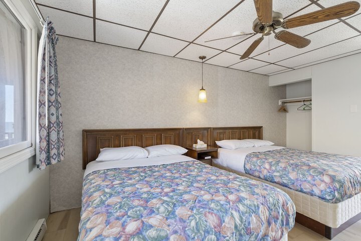 Room 17 of 27