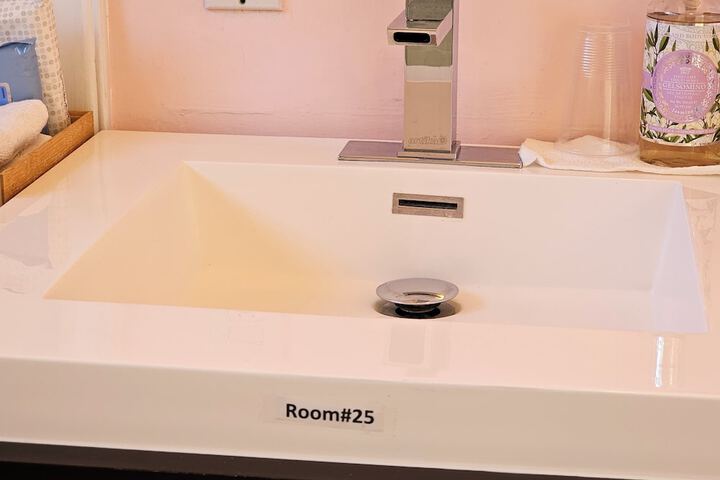 Room 104 of 123