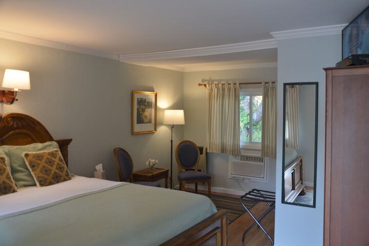 Room 52 of 67