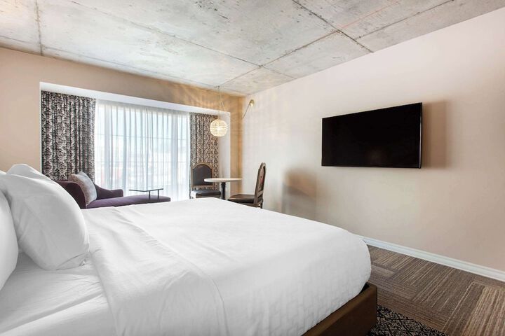 Room 17 of 51