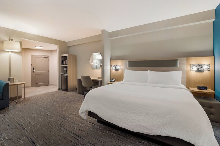 Room 32 of 51