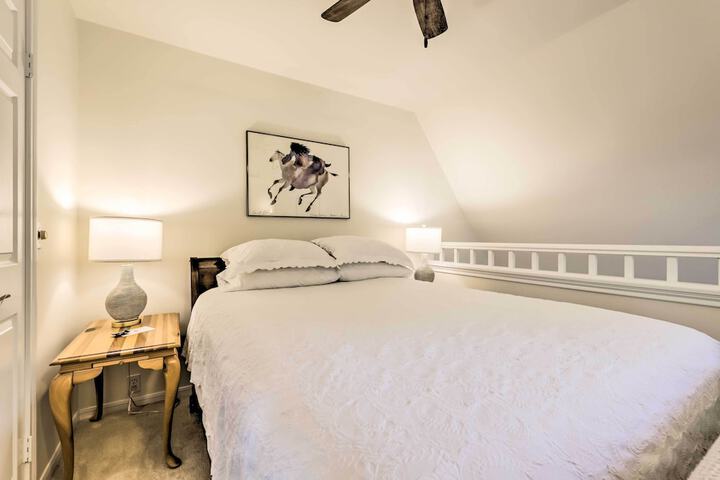 Lovely Norwich Villa on Golf Course w / Amenities!