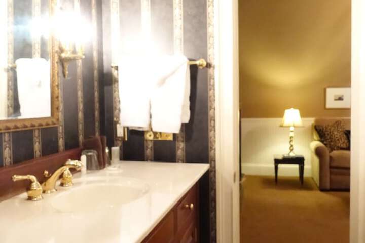 Room 80 of 151