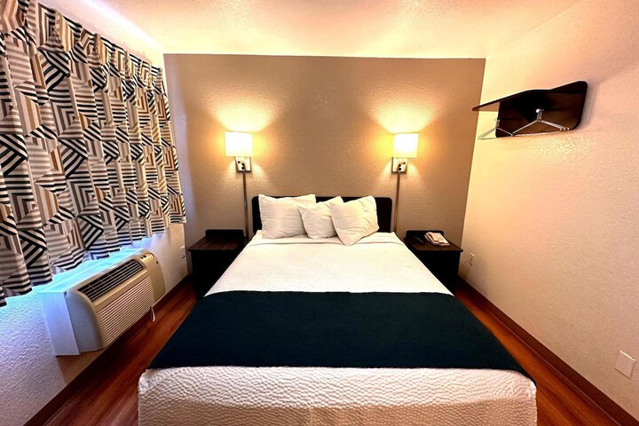 Room 10 of 31