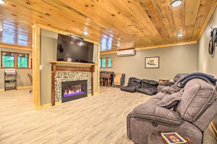 Hike & Zip-line: Red River Gorge Cabin w / Hot Tub!