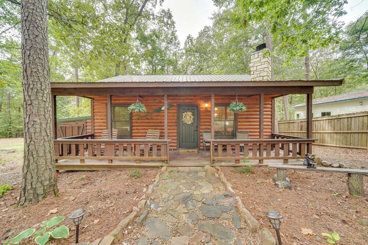 Hot Tub & Deck: Broken Bow azalea House'