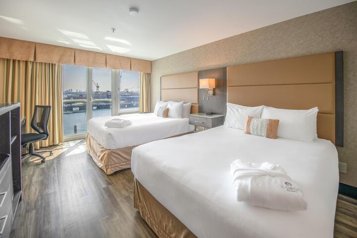 Coast Lonsdale Quay Hotel