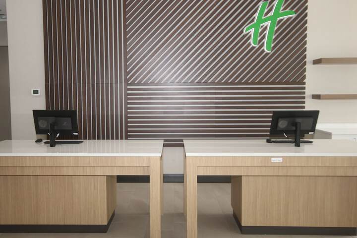 Holiday Inn & Suites Fayetteville W-Fort Bragg Area by IHG