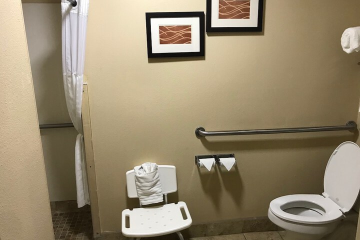Room 11 of 39
