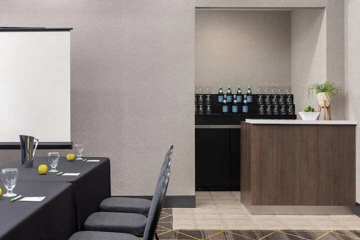 Holiday Inn Hotel & Suites Oakville at Bronte by IHG