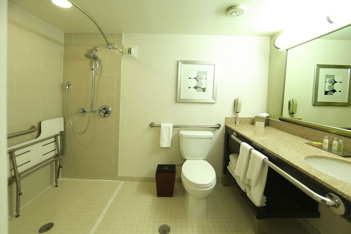 DoubleTree by Hilton Detroit - Dearborn