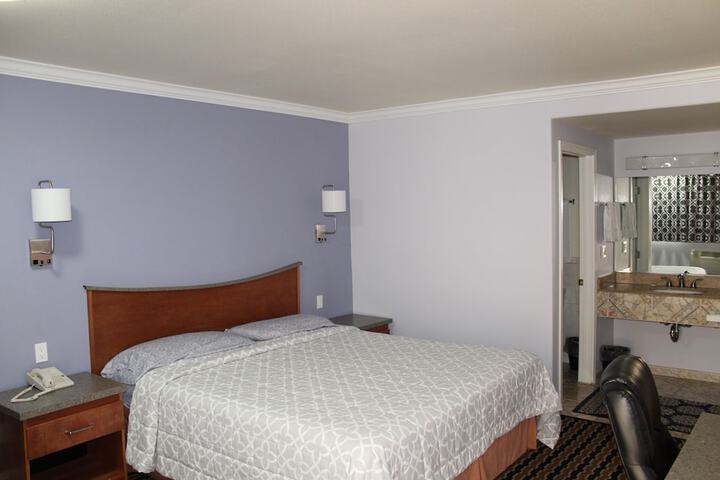 Room 14 of 33
